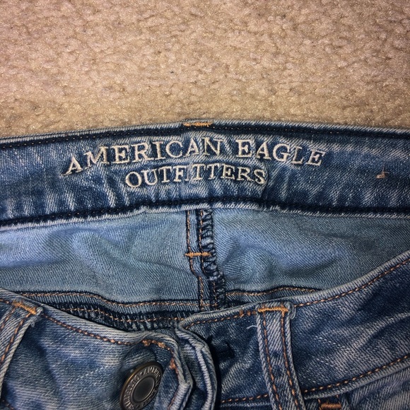 American Eagle Lightwash Jeans - Picture 5 of 6